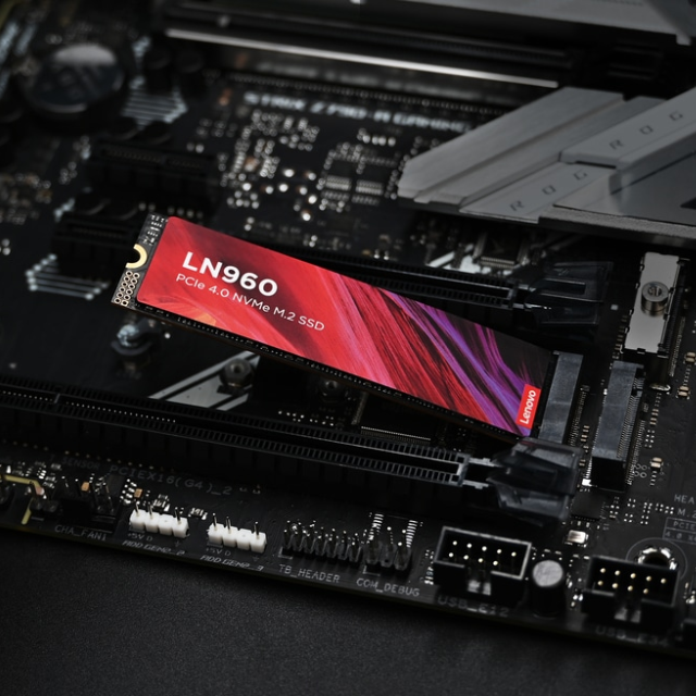 Unidad de Estado Sólido SSD Lenovo LN960 NVMe / 2TB / PCI Express 4.0 / M.2 / LENOVO LN960 2TB